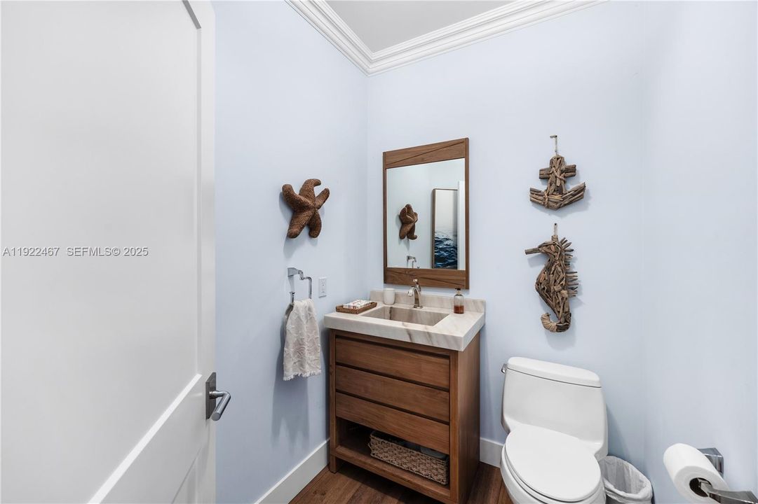 出租: $12,500 (4 贝兹, 3 浴室, 3351 平方英尺)