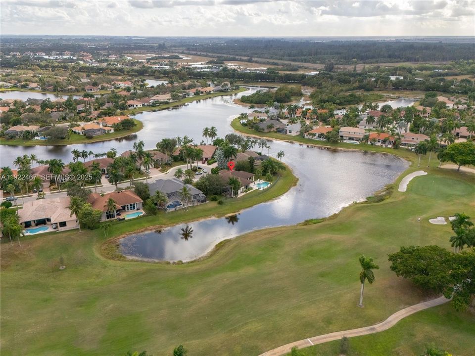 出租: $12,500 (4 贝兹, 3 浴室, 3351 平方英尺)