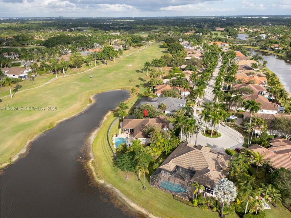 出租: $12,500 (4 贝兹, 3 浴室, 3351 平方英尺)