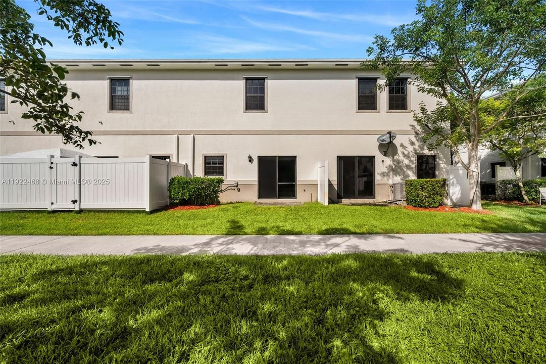 For Sale: $338,500 (3 beds, 2 baths, 1466 Square Feet)