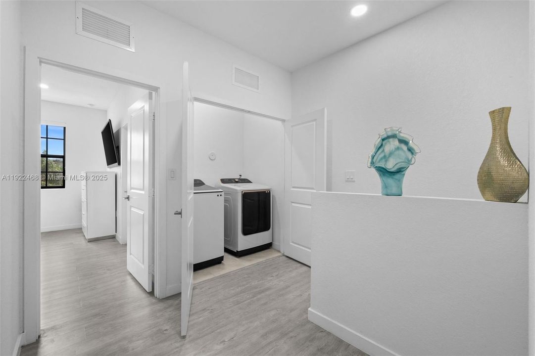 For Sale: $338,500 (3 beds, 2 baths, 1466 Square Feet)