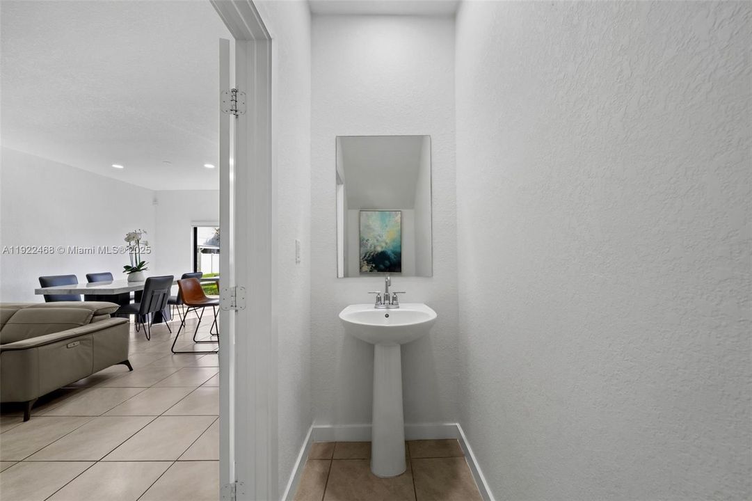 For Sale: $338,500 (3 beds, 2 baths, 1466 Square Feet)