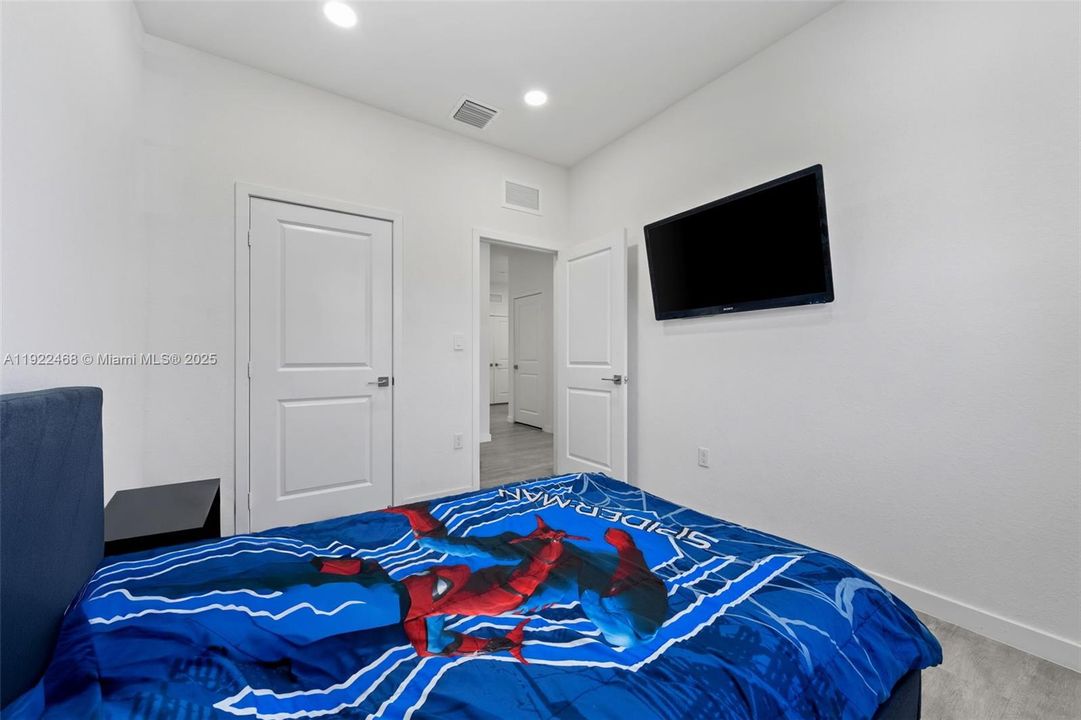 For Sale: $338,500 (3 beds, 2 baths, 1466 Square Feet)