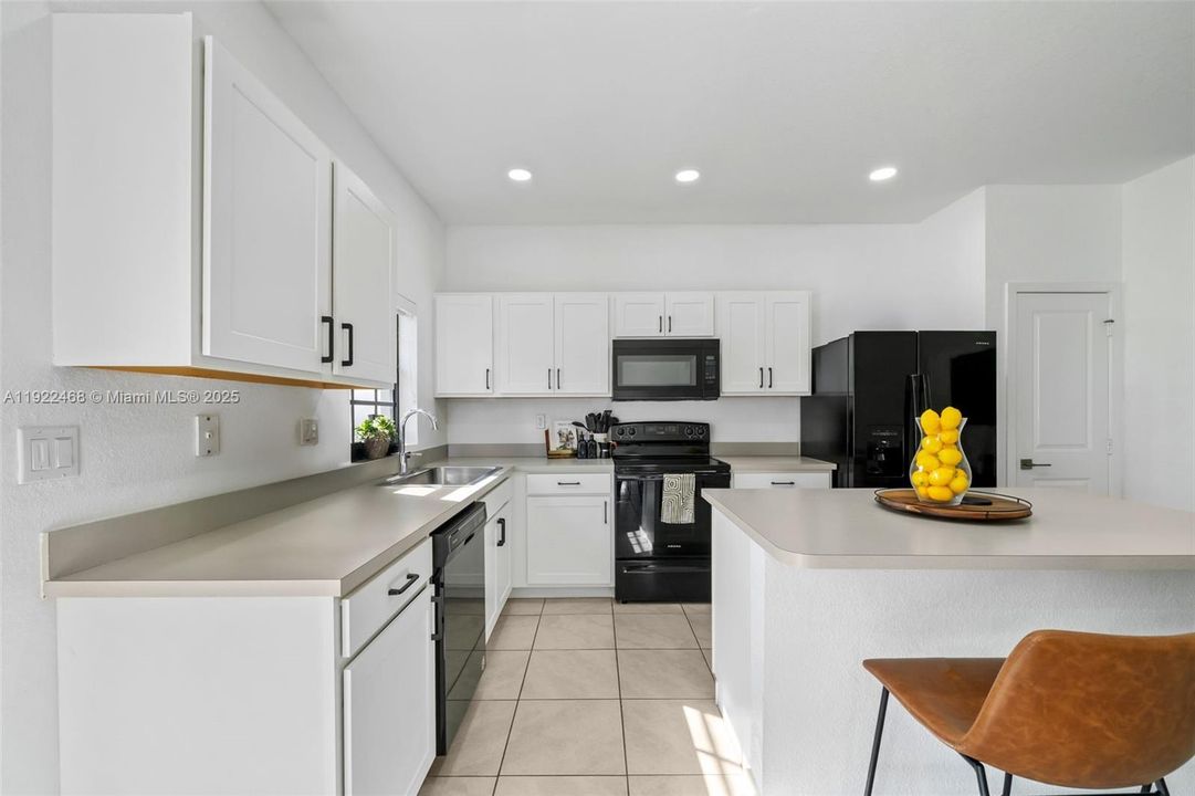 For Sale: $338,500 (3 beds, 2 baths, 1466 Square Feet)