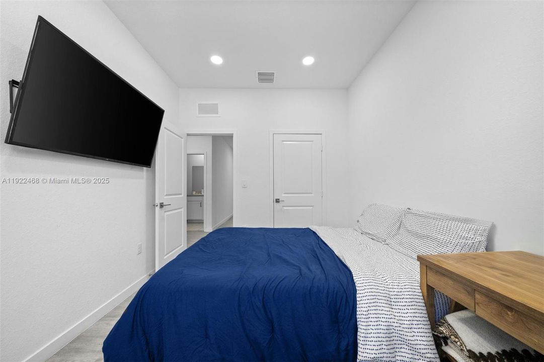 For Sale: $338,500 (3 beds, 2 baths, 1466 Square Feet)