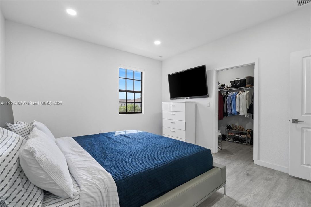 For Sale: $338,500 (3 beds, 2 baths, 1466 Square Feet)