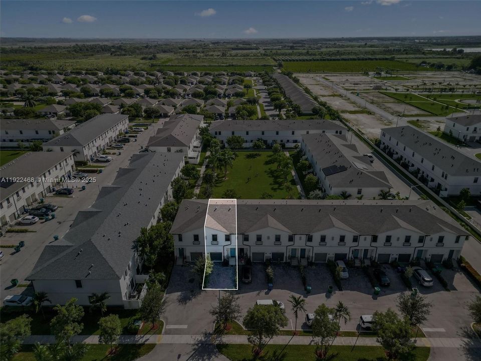 For Sale: $338,500 (3 beds, 2 baths, 1466 Square Feet)