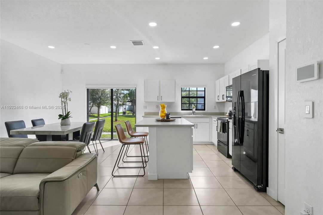 For Sale: $338,500 (3 beds, 2 baths, 1466 Square Feet)