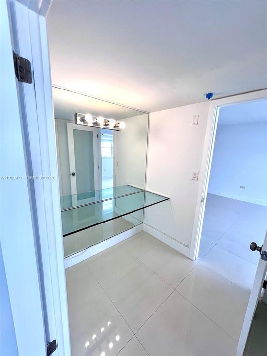 For Sale: $415,000 (2 beds, 2 baths, 940 Square Feet)