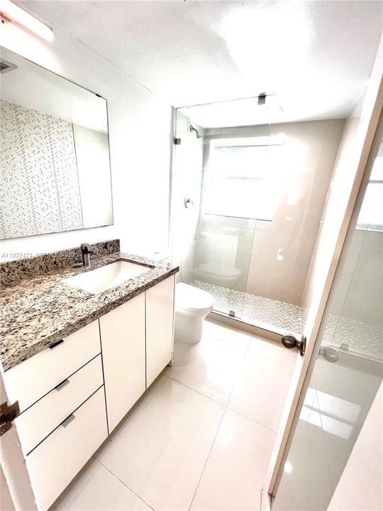 For Sale: $415,000 (2 beds, 2 baths, 940 Square Feet)