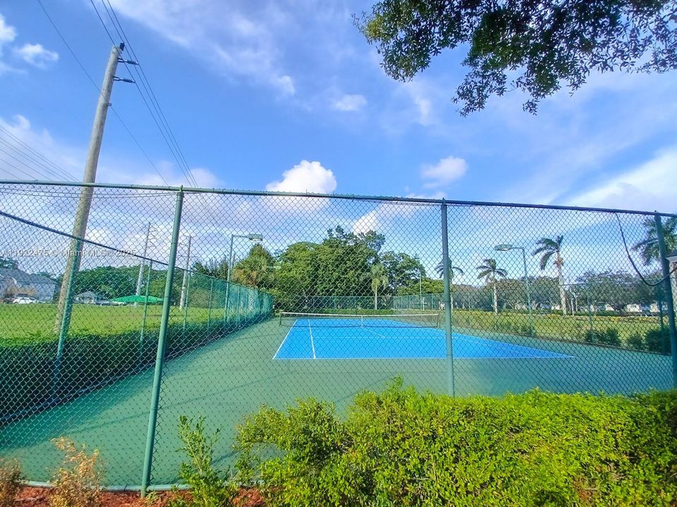 For Rent: $1,500 (1 beds, 1 baths, 726 Square Feet)