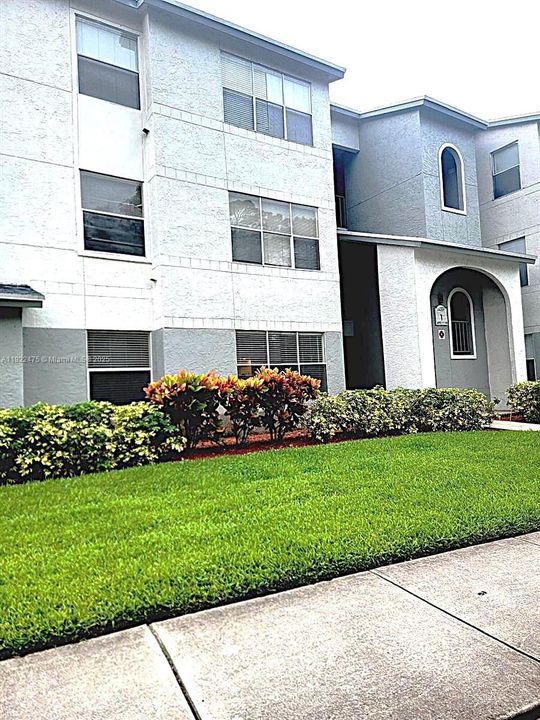 For Rent: $1,500 (1 beds, 1 baths, 726 Square Feet)