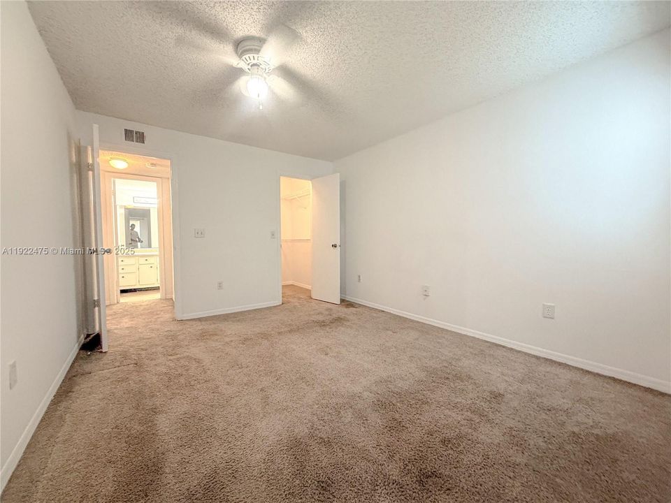 For Rent: $1,500 (1 beds, 1 baths, 726 Square Feet)