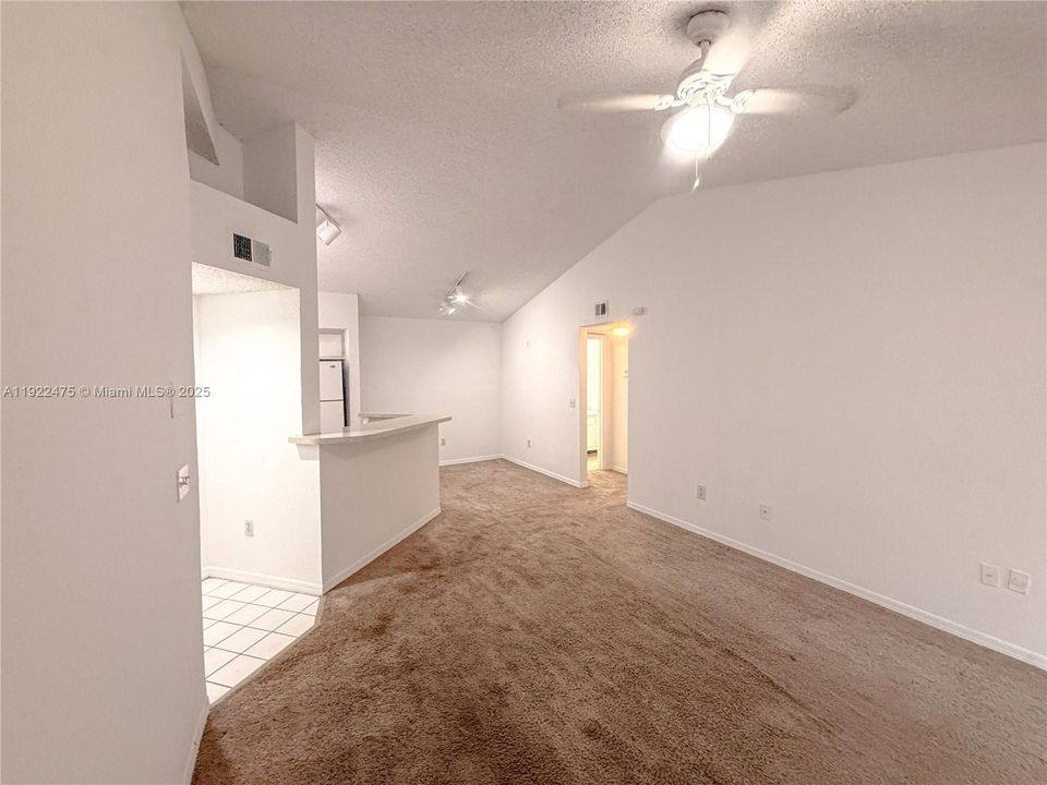 For Rent: $1,500 (1 beds, 1 baths, 726 Square Feet)