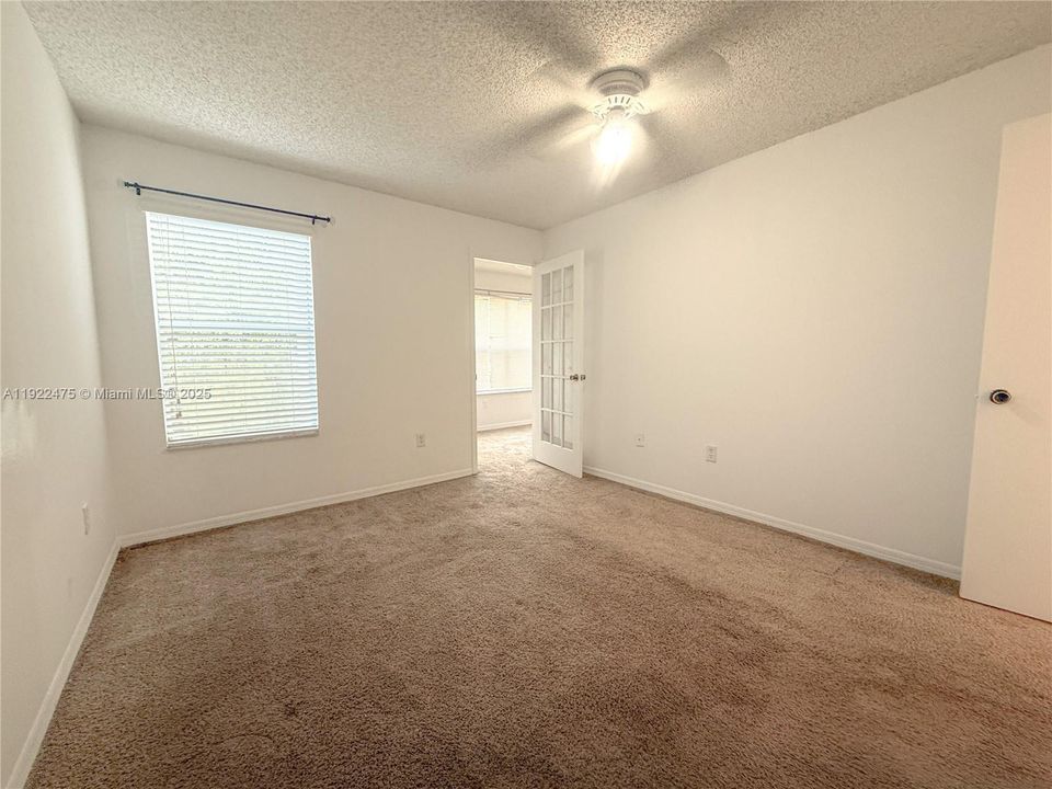 For Rent: $1,500 (1 beds, 1 baths, 726 Square Feet)