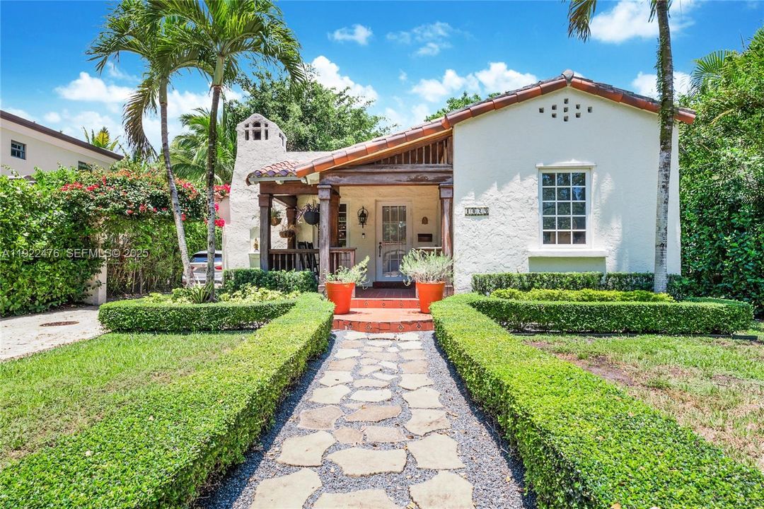 For Rent: $5,950 (4 beds, 3 baths, 1136 Square Feet)