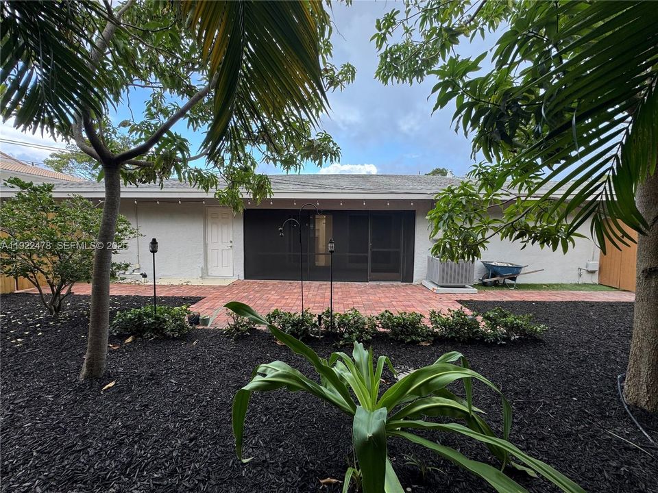 For Rent: $4,000 (2 beds, 2 baths, 1280 Square Feet)