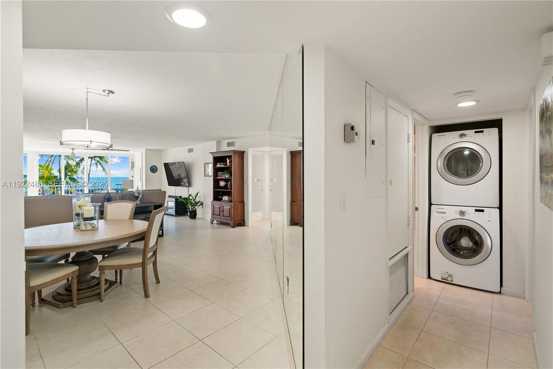 For Sale: $1,195,000 (2 beds, 2 baths, 1736 Square Feet)