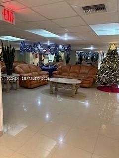 For Sale: $185,900 (1 beds, 1 baths, 1100 Square Feet)