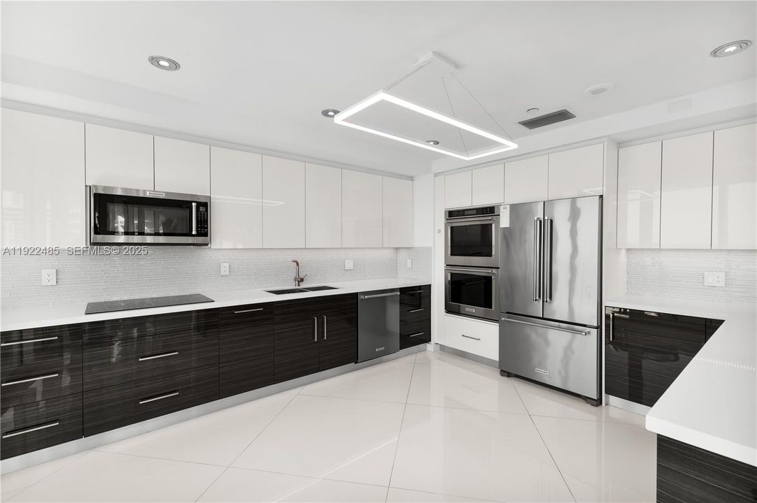 На продажу: $3,750,000 (3 спален, 2 ванн, 2390 Квадратных фут)