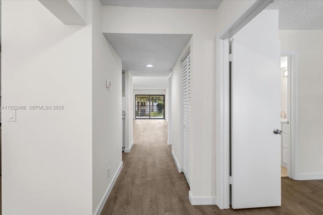 For Sale: $259,000 (2 beds, 2 baths, 1252 Square Feet)