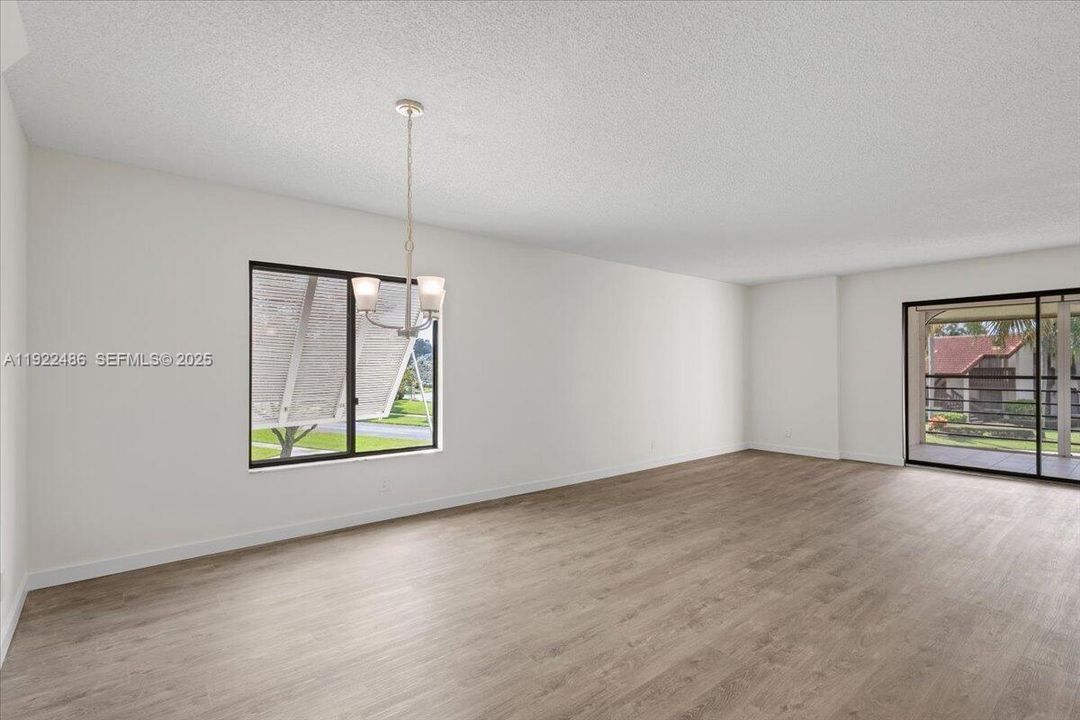 For Sale: $259,000 (2 beds, 2 baths, 1252 Square Feet)