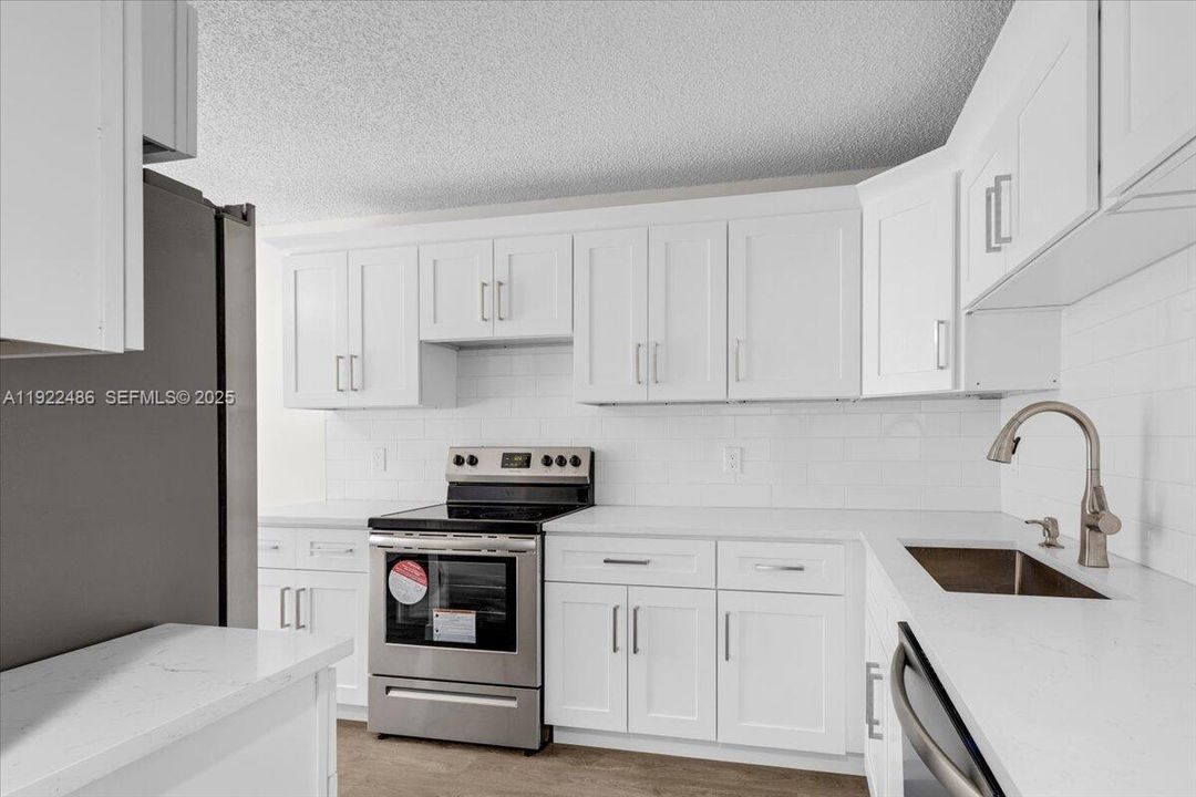 For Sale: $259,000 (2 beds, 2 baths, 1252 Square Feet)