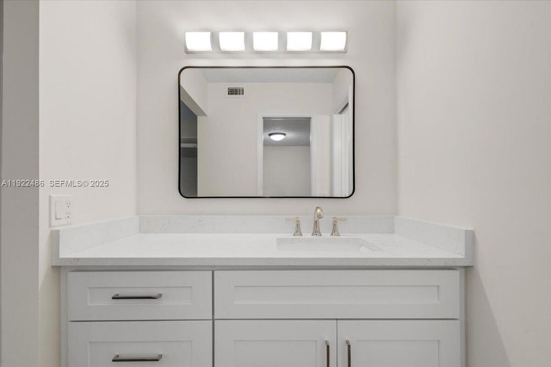 For Sale: $259,000 (2 beds, 2 baths, 1252 Square Feet)