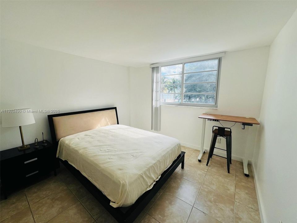 For Sale: $380,000 (1 beds, 1 baths, 723 Square Feet)