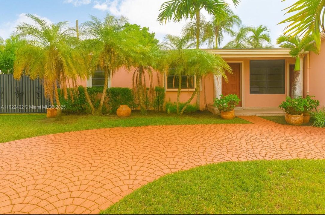 出租: $4,700 (3 贝兹, 2 浴室, 2023 平方英尺)