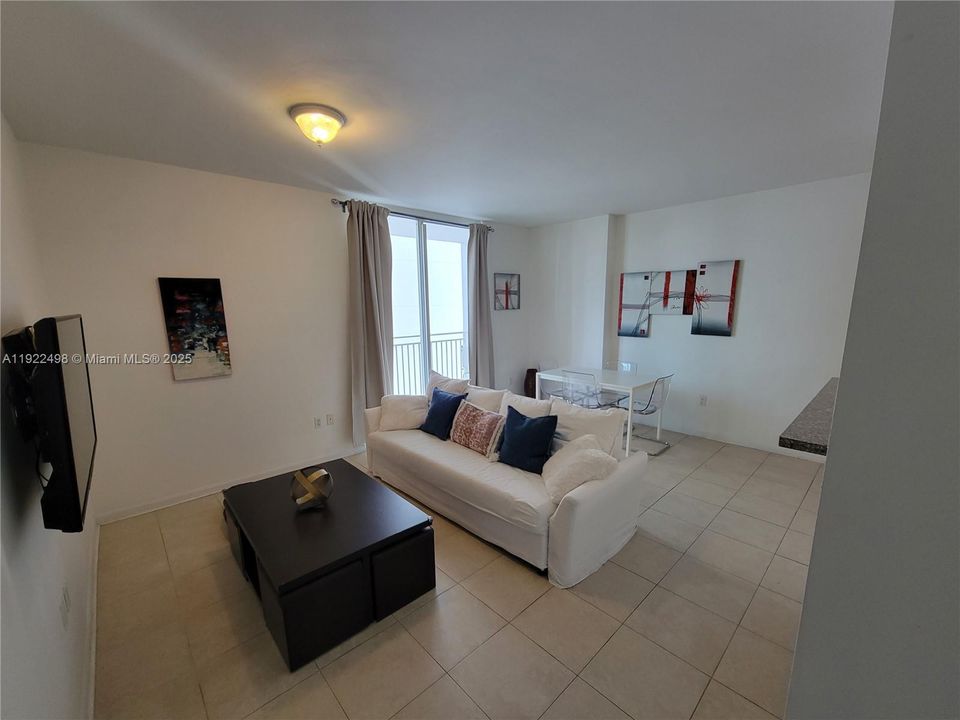 На продажу: $335,000 (1 спален, 1 ванн, 640 Квадратных фут)