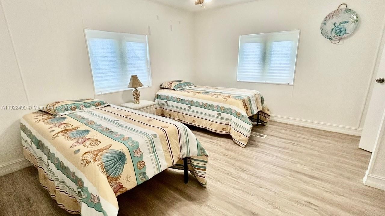 MASTER BEDROOM WITH BIG CLOSET