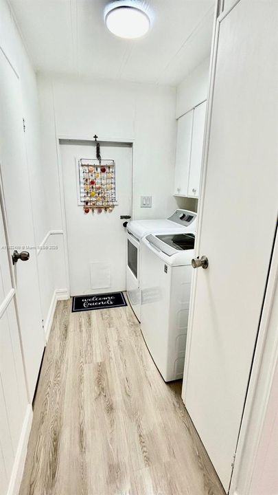 LAUNDRY AREA WITH PLENTY GABINETS