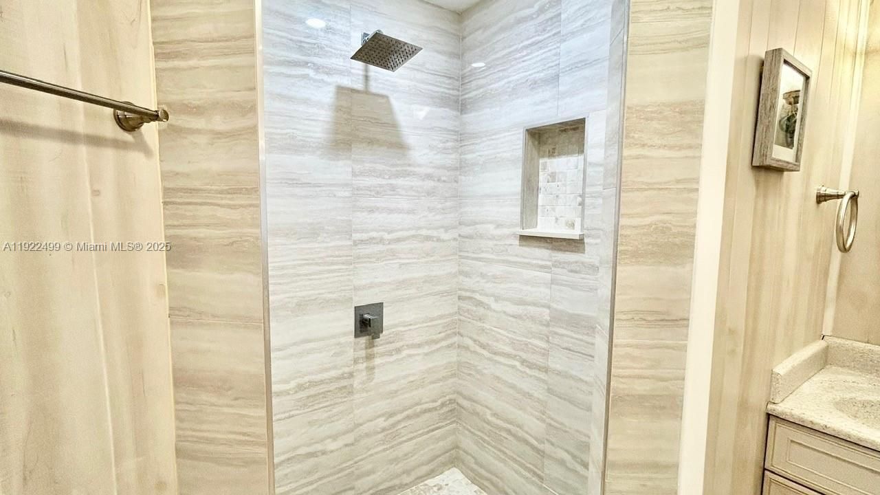 BRAND NEW MASTER BATH SHOWER