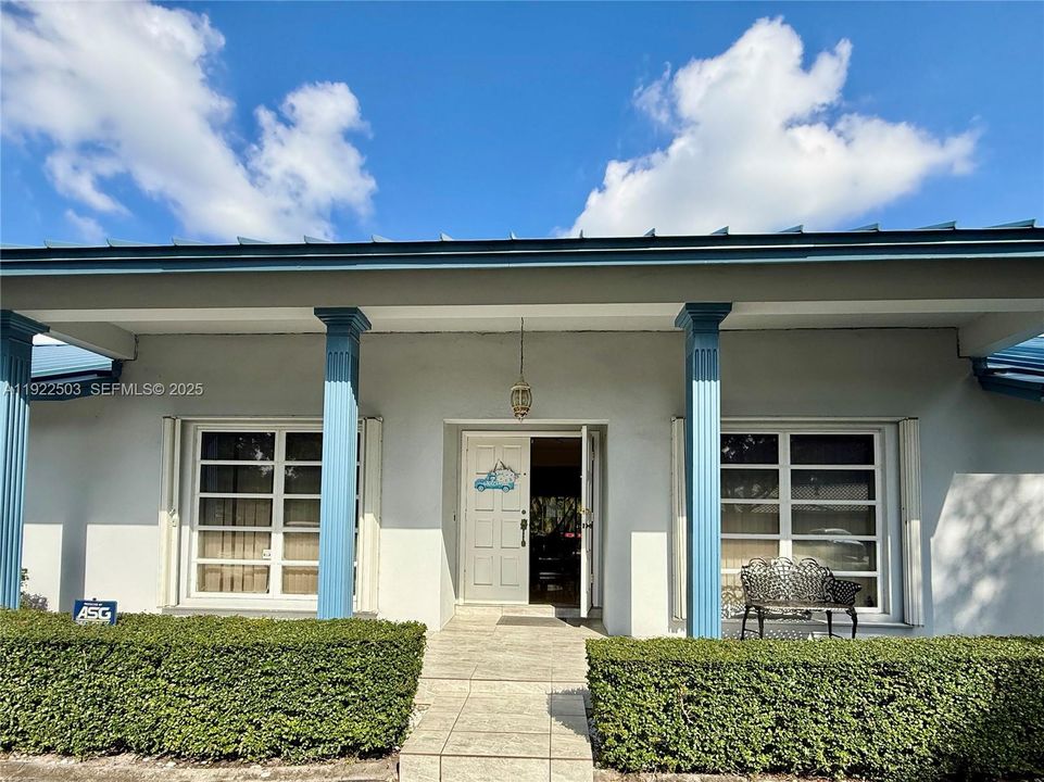 For Sale: $775,000 (4 beds, 2 baths, 2605 Square Feet)