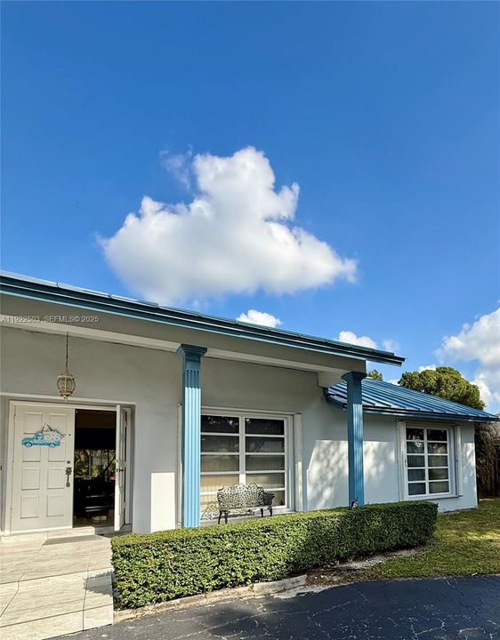 En Venta: $775,000 (4 camas, 2 baños, 2605 Pies cuadrados)