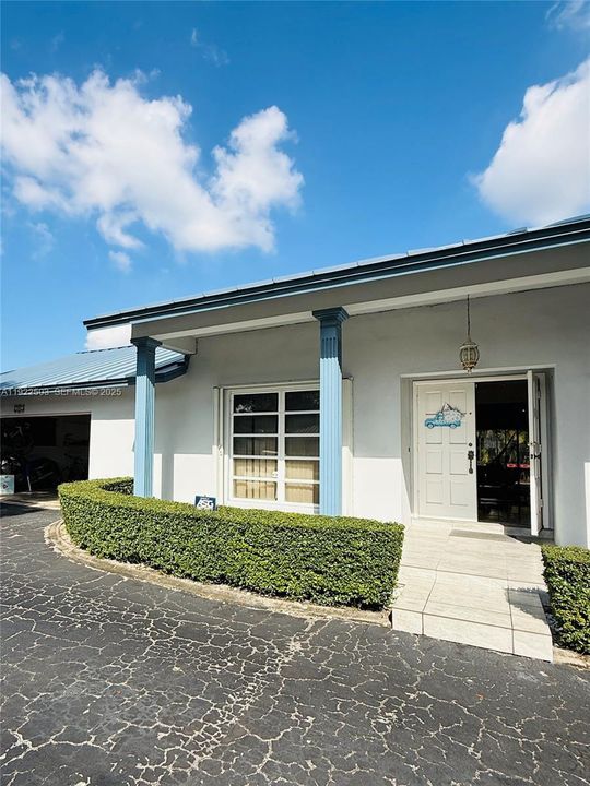 En Venta: $775,000 (4 camas, 2 baños, 2605 Pies cuadrados)