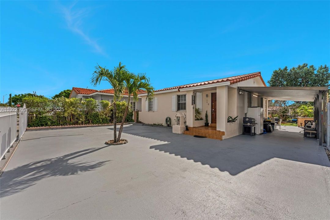 For Sale: $575,000 (3 beds, 2 baths, 1143 Square Feet)