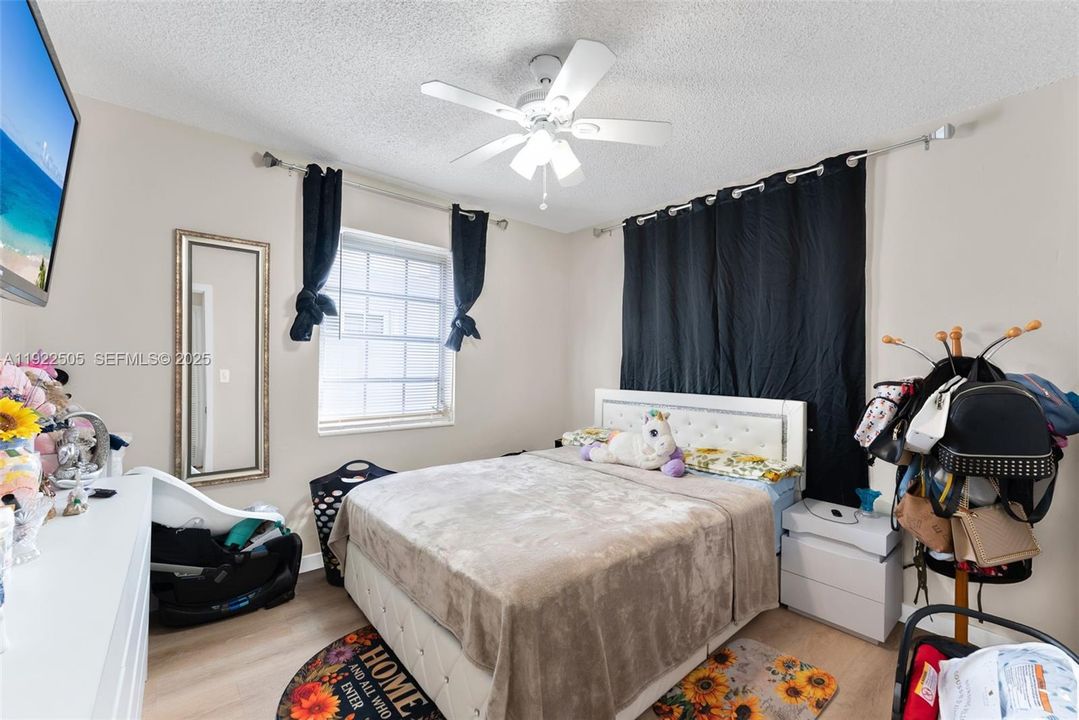 For Sale: $575,000 (3 beds, 2 baths, 1143 Square Feet)