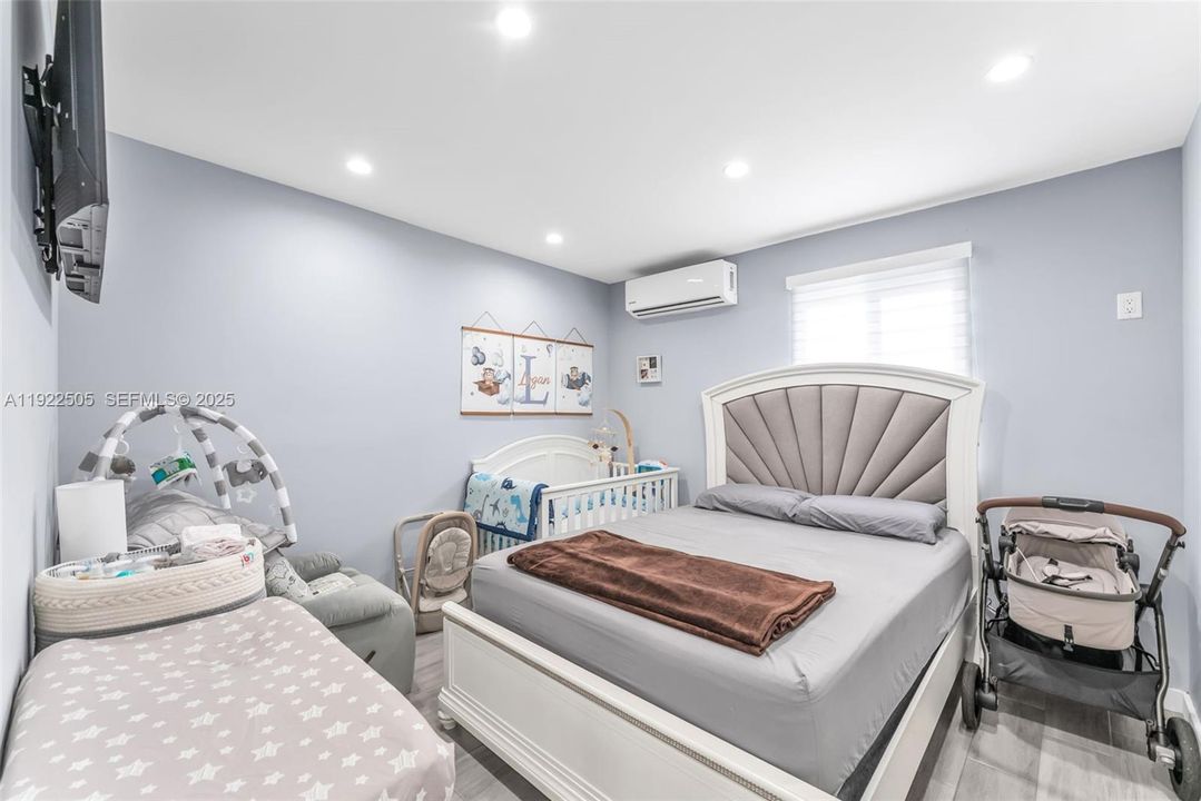 For Sale: $575,000 (3 beds, 2 baths, 1143 Square Feet)