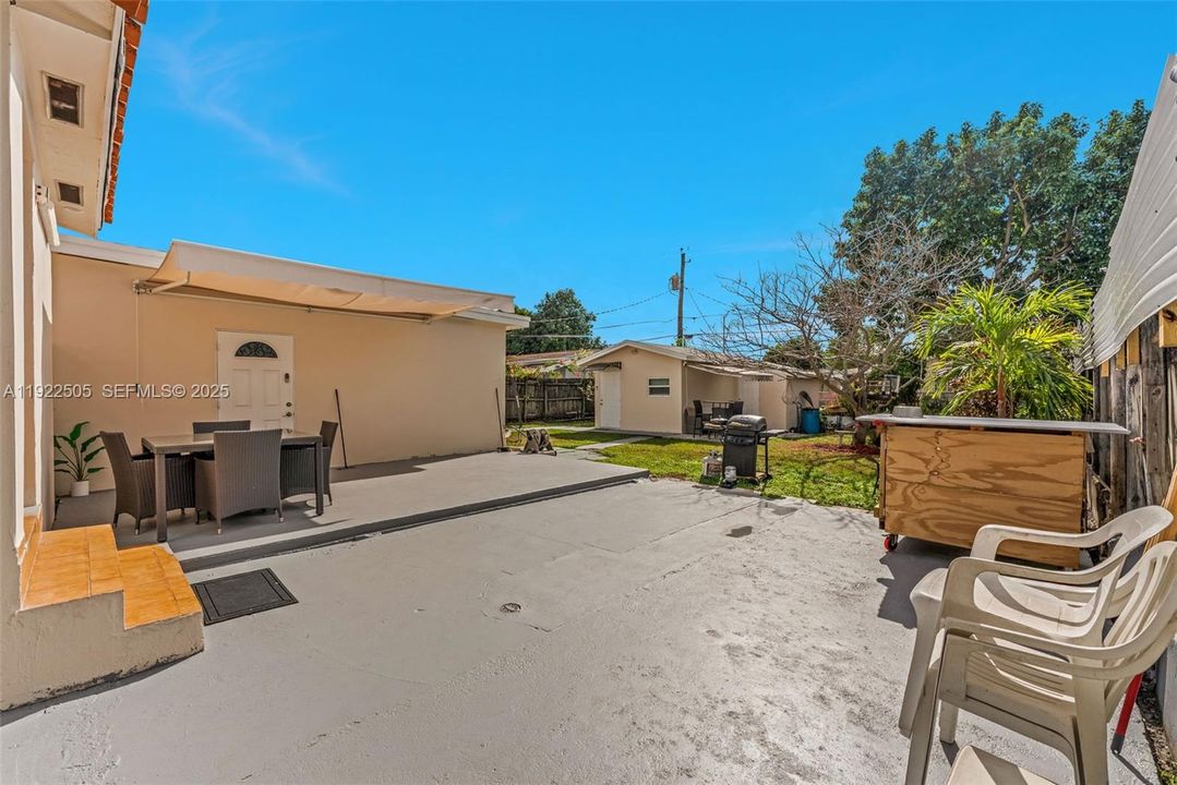 For Sale: $575,000 (3 beds, 2 baths, 1143 Square Feet)