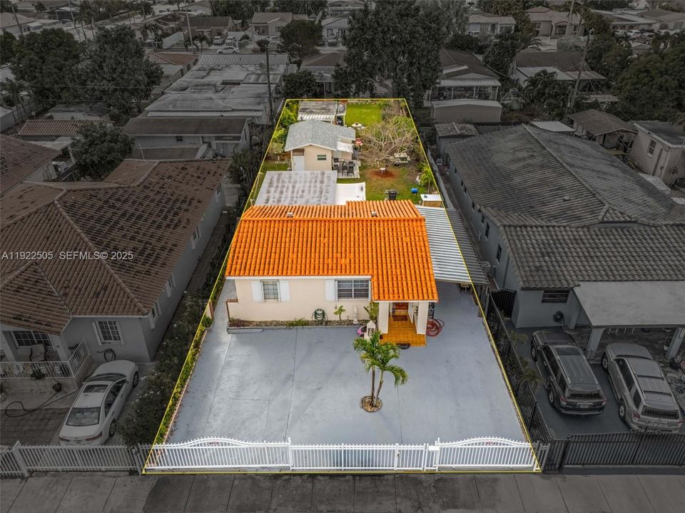 For Sale: $575,000 (3 beds, 2 baths, 1143 Square Feet)