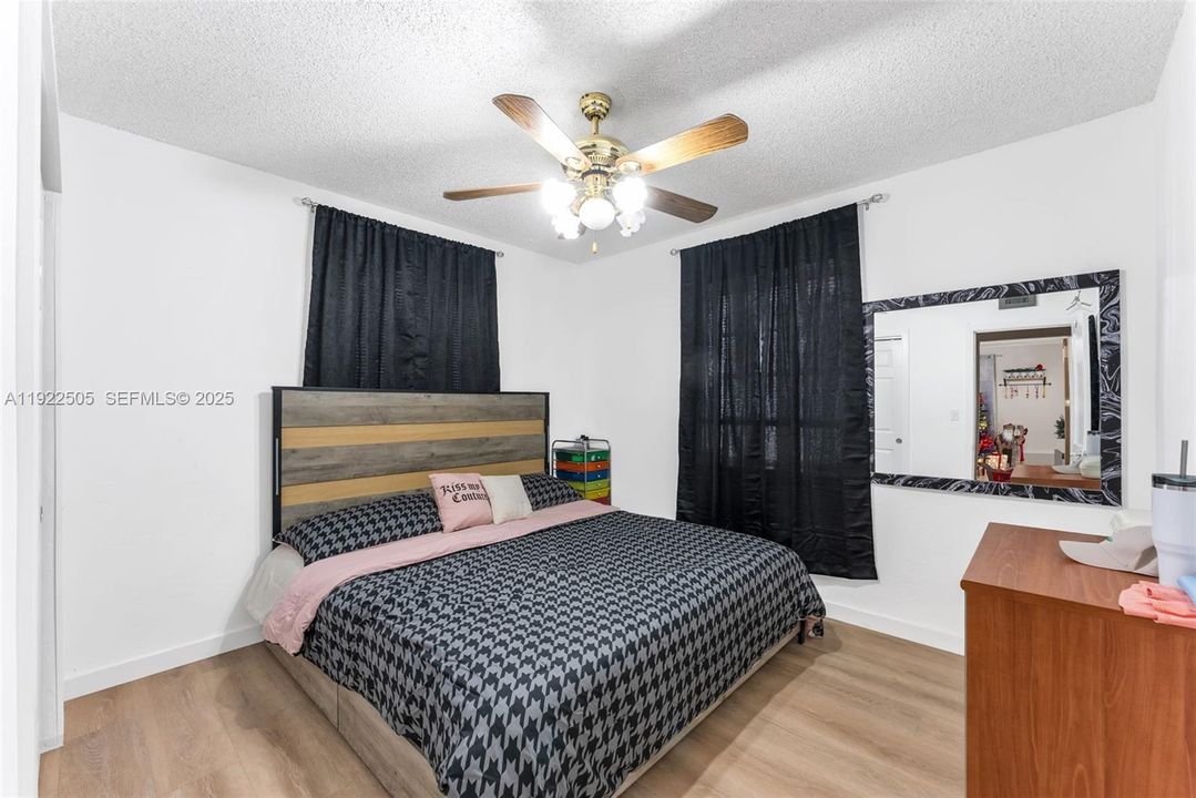 For Sale: $575,000 (3 beds, 2 baths, 1143 Square Feet)