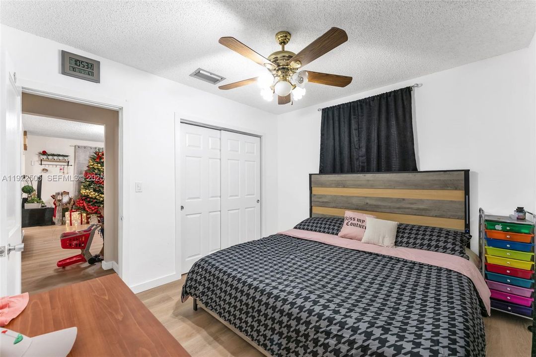 For Sale: $575,000 (3 beds, 2 baths, 1143 Square Feet)