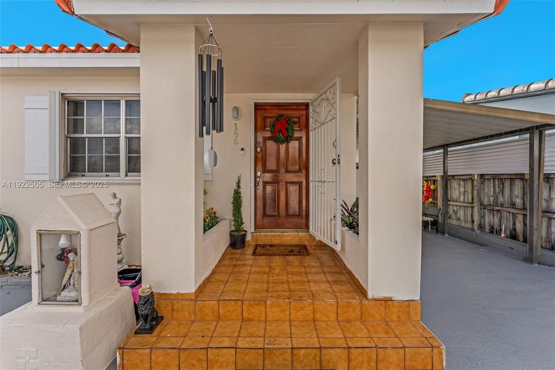 For Sale: $575,000 (3 beds, 2 baths, 1143 Square Feet)