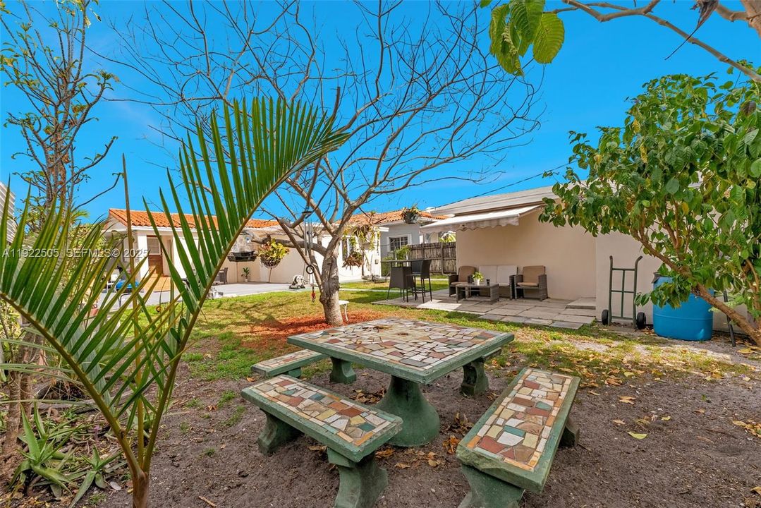 For Sale: $575,000 (3 beds, 2 baths, 1143 Square Feet)