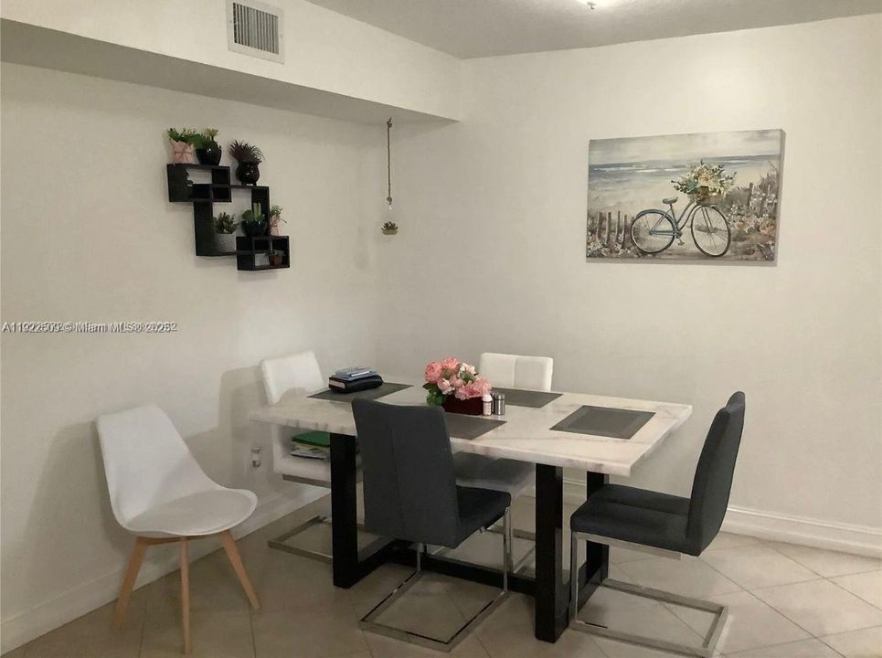 For Rent: $1,900 (2 beds, 2 baths, 760 Square Feet)