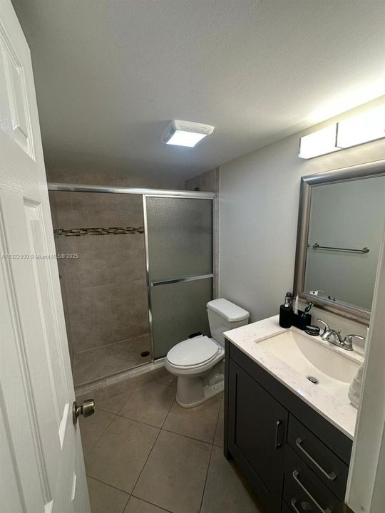 For Rent: $1,900 (2 beds, 2 baths, 760 Square Feet)