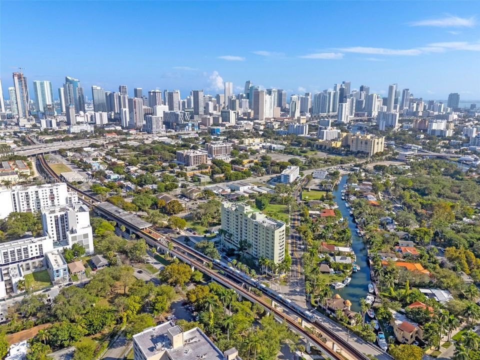 待售: $340,000 (2 贝兹, 2 浴室, 891 平方英尺)