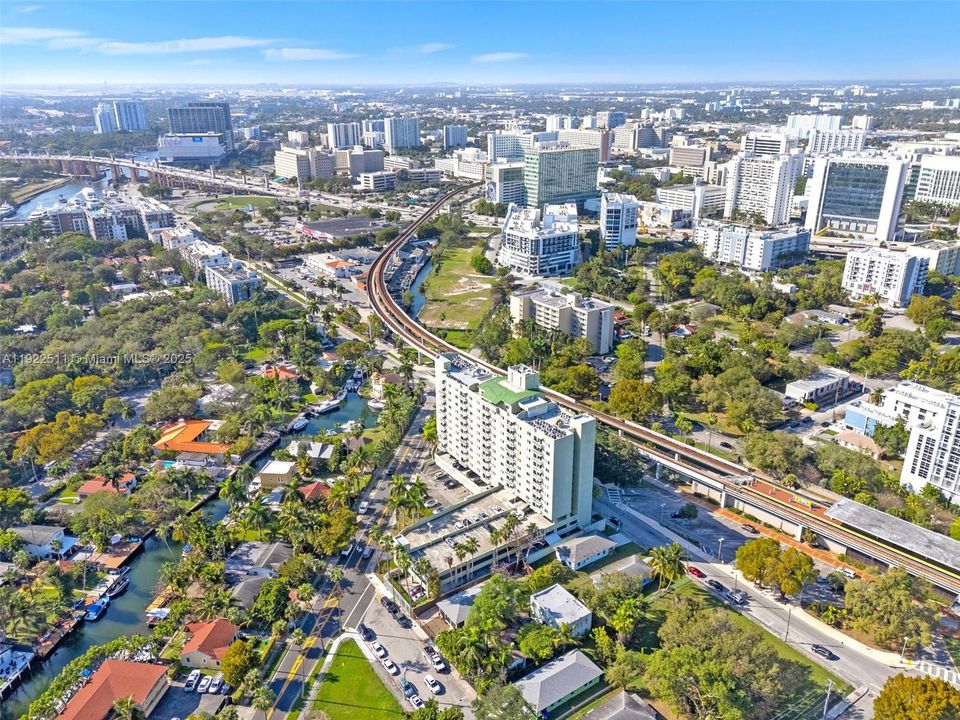 待售: $340,000 (2 贝兹, 2 浴室, 891 平方英尺)